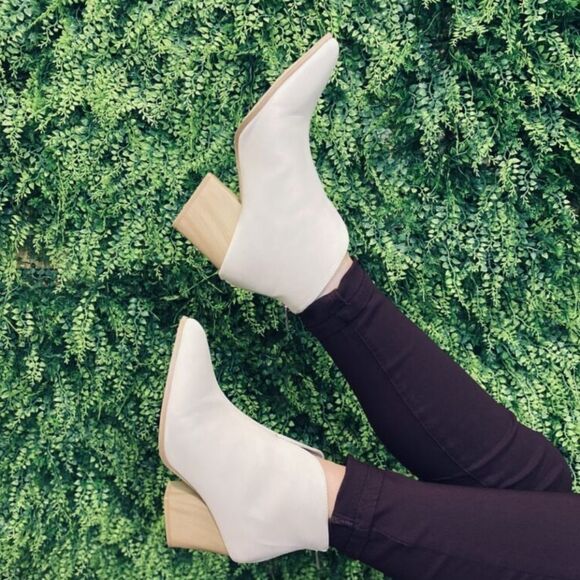 BRAND NEW QUPID POINTED TOE ANKLE BOOTIE - Picture 8 of 15